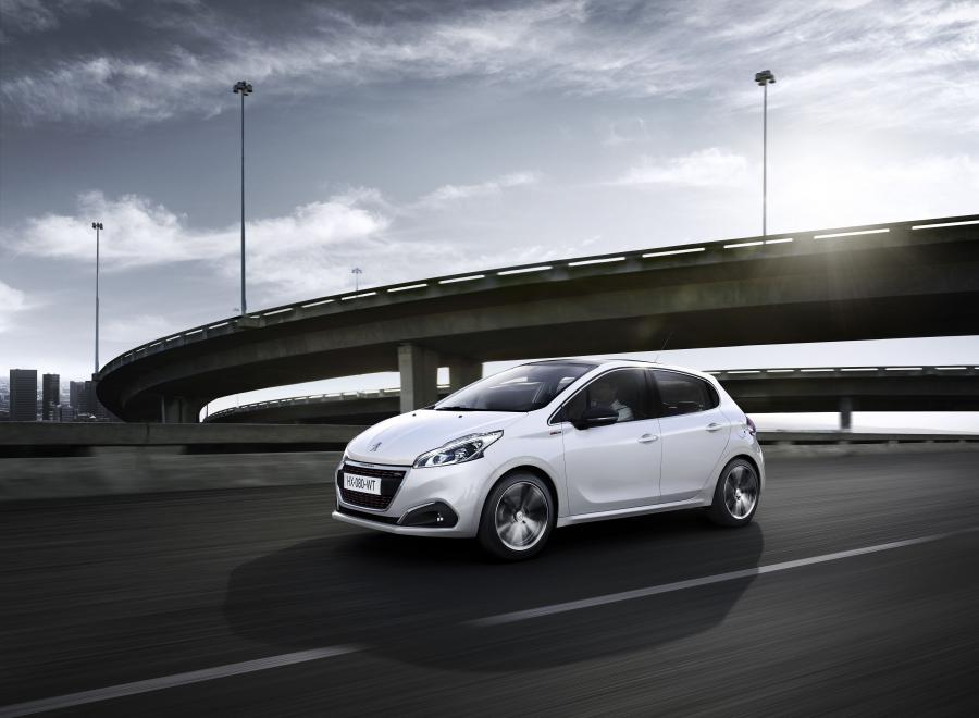  Peugeot 208 GT Line 5-Door 2015 года  (фото 6 из 20)